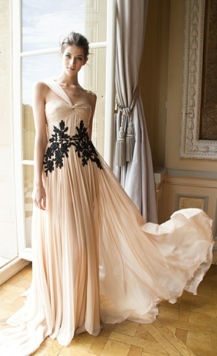 1-comment-choisir-la-meilleure-robe-habillée-pas-cher-robe-de-soire-de-couleur-beige