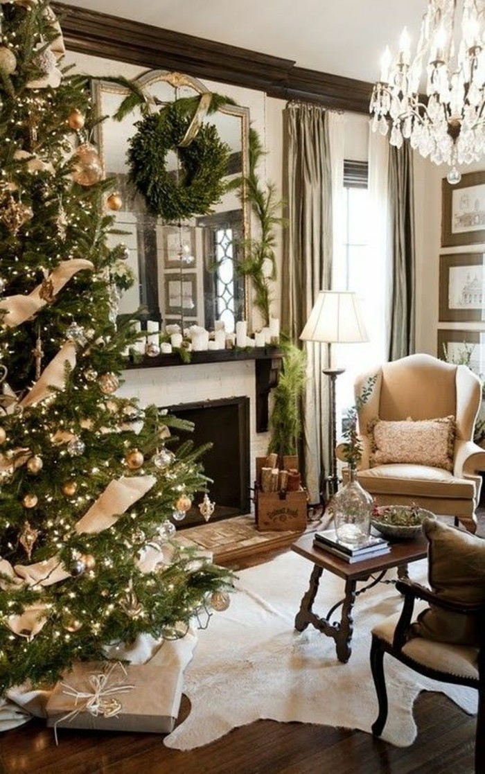 1-guirlandes-lumineuses-de-Noël-pour-bien-decorer-l-arbre-de-noel-chez-vous-cheminee-d-interieur