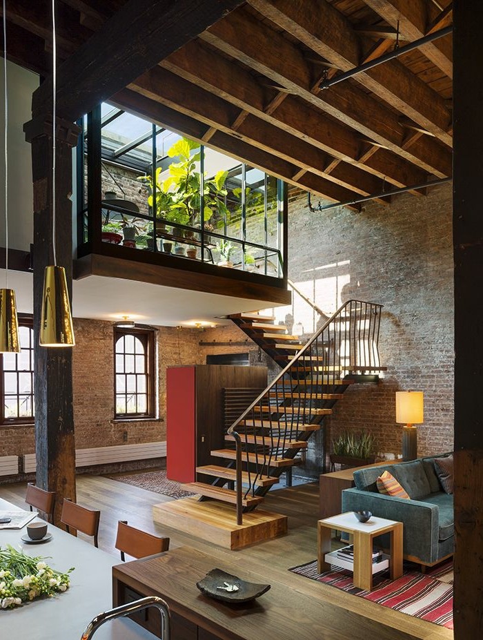 1-meuble-style-industriel-pas-cher-pour-loft-et-associé-sol-en-parquet-clair-lampes-de-salon
