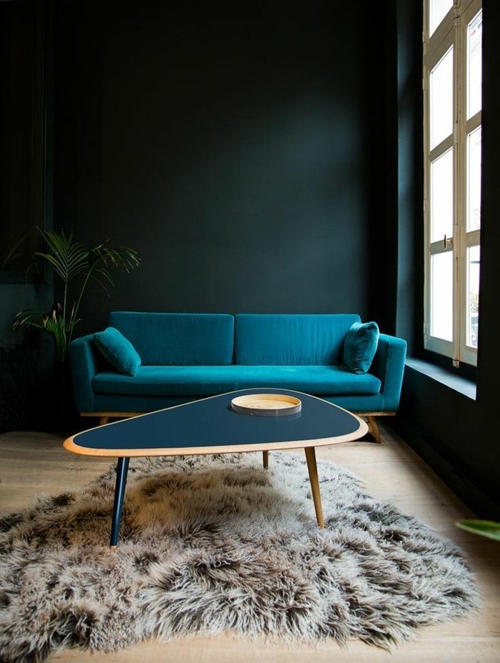 1-table-basse-design-fly-table-basse-table-en-bois-de-couleur-bleu-foncé-canapé-bleu-salon-moderne
