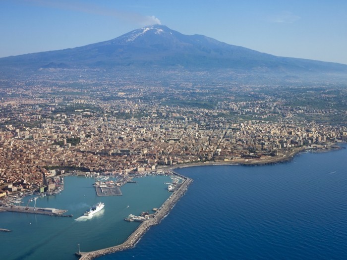 Catania-beauté-les-plus-belle-villes-mer-et-montagne-resized