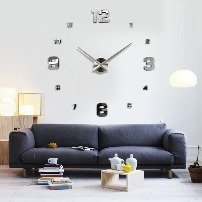 Cool-idée-horloge-parlante-l-horloge-tourne-horloge-géante-canapé-bleu-jolie-idée