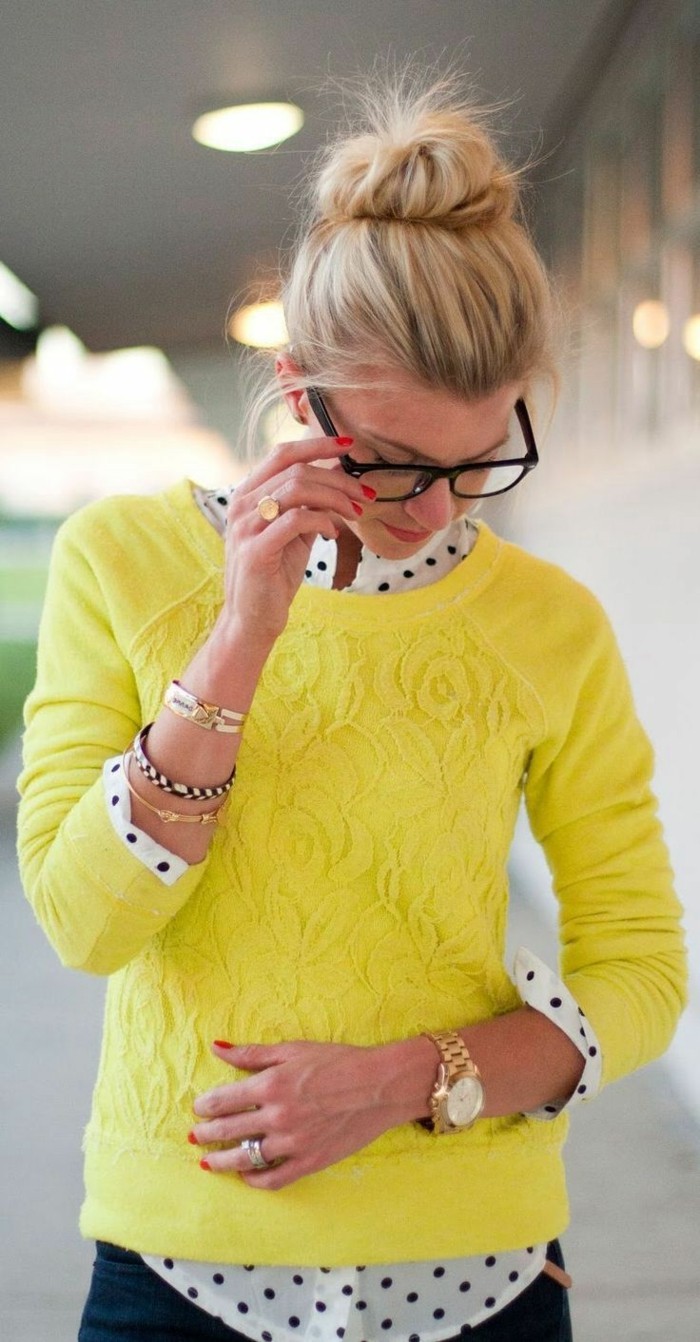 Cool-montre-femme-doré-rose-michel-kors-pull-jaune-lunettes-geek