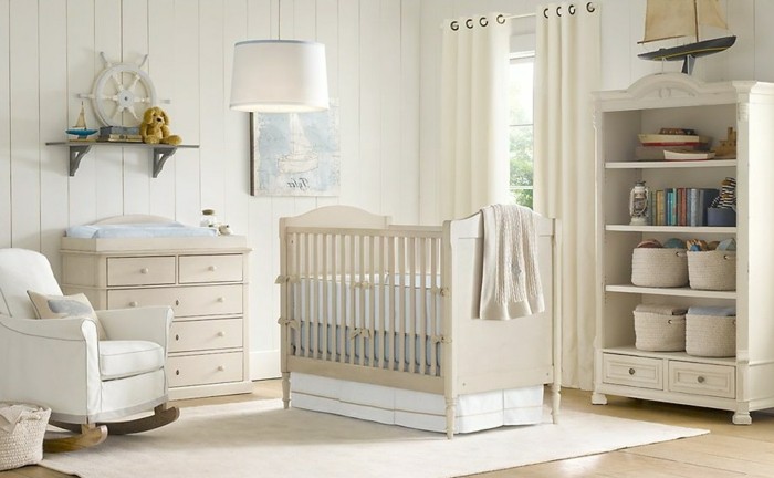 Idée-déco-chambre-bebe-lustre-chambre-bébé-en-blanc