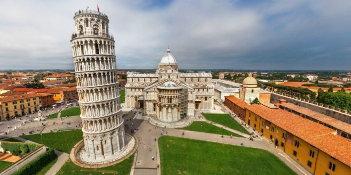 Pisa-place-des-Miracles-les-plus-belles-villes-d-italie-resized