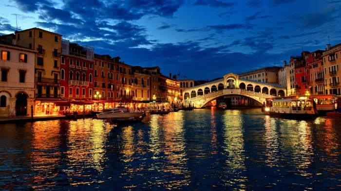 Venise-les-nuits-de-beauté-belle-ville-à-visiter-resized