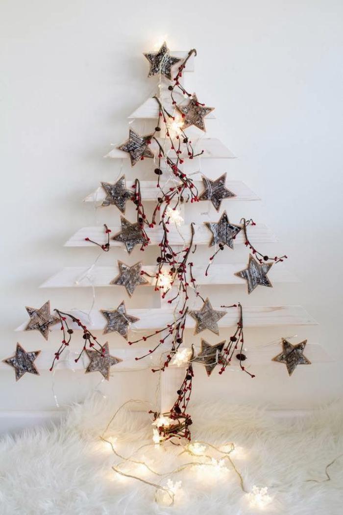 arbre-de-noel-blanc-en-bois-recyclé-et-belles-étoiles