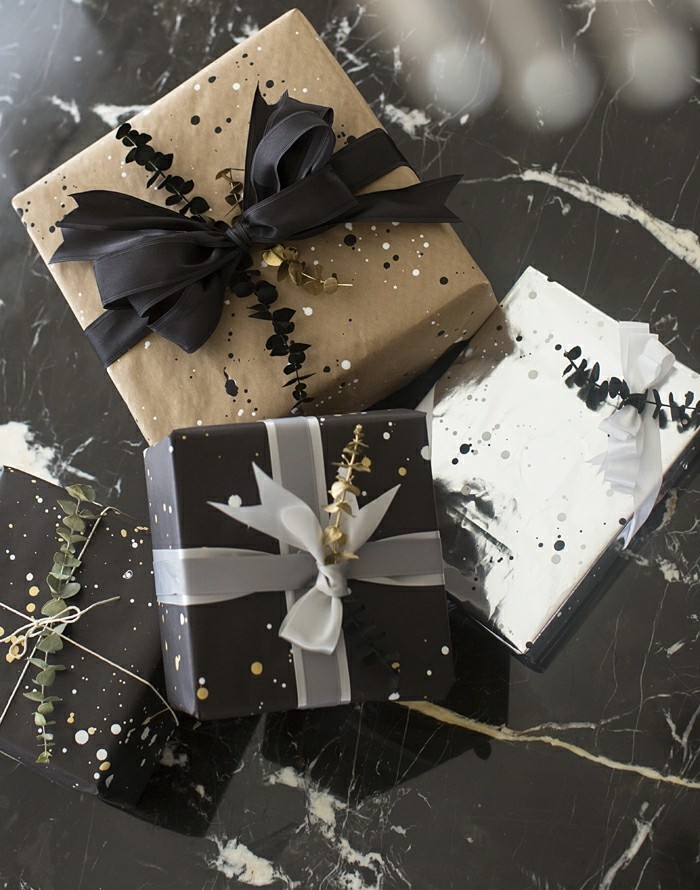 beau-papier-cadeau-personnalisé-noeud-cadeau-belle-photo-blanc-et-noir-et-doré