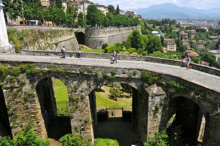 bergamo-la-beauté-visite-en-italie-belles-villes-et-coins-les-plus-belles-villes-du-monde-resized