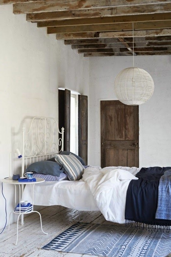 comment-creer-una-ambiance-scandinave-dans-la-salle-à-coucher-moderne-tapis-beige-bleu