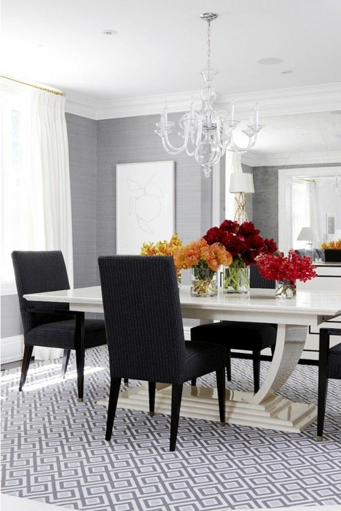 conforama-salle-a-manger-complete-chaises-noires-et-tapis-gris-blanc-fleurs-sur-la-table