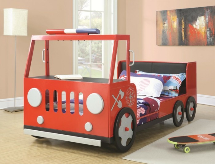 cool-idée-pour-le-lit-voiture-formule-1-lit-chambre-enfant-feu-alarme