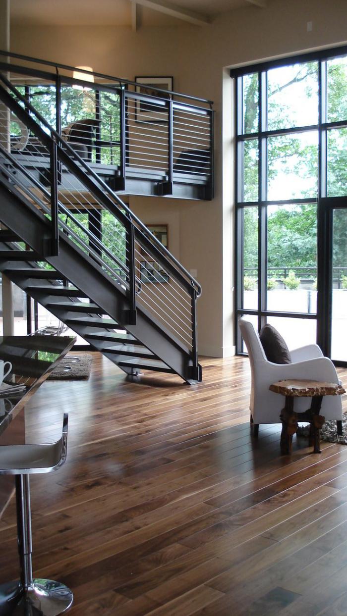 escalier-métallique-escalier-droit-en-métal-maison-contemporaine