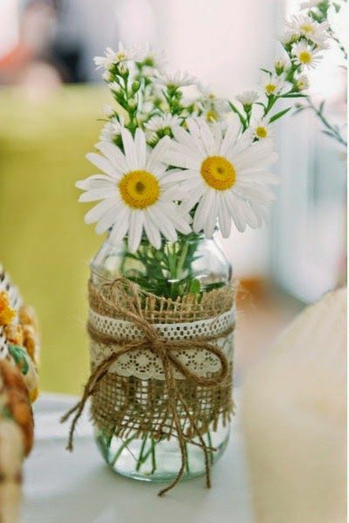 jolie-decoration-avec-fleurs-vase-cyclindrique-verre-vase-boule-transparent-en-verre