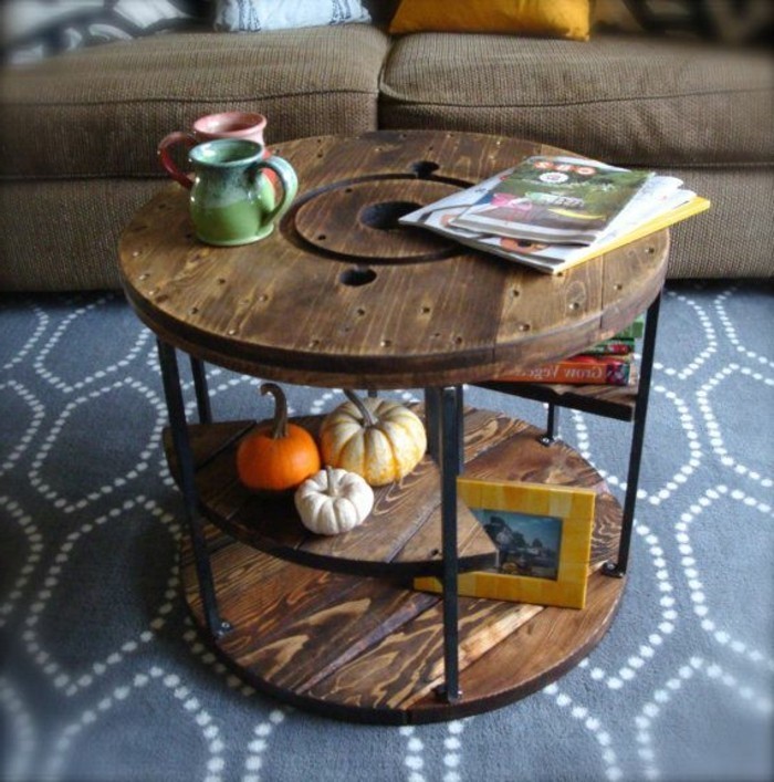 jolie-table-basse-avec-rangement-ronde-en-bois-tapis-grise-pour-le-salon-moderne