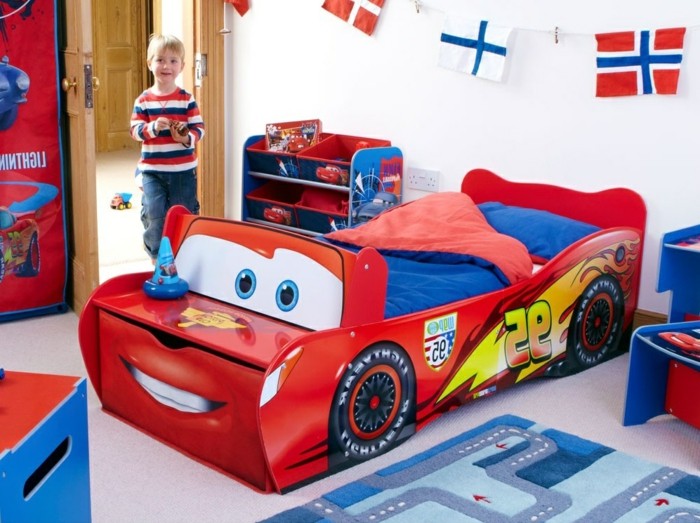 le-lit-voiture-rouge-lit-voiture-pour-enfant-lit-voiture-ferrari-lit-voiture-enfants-macqueen