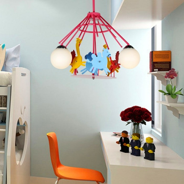 magique-lustre-design-chandelier-bébé-chambre-cool-jouets