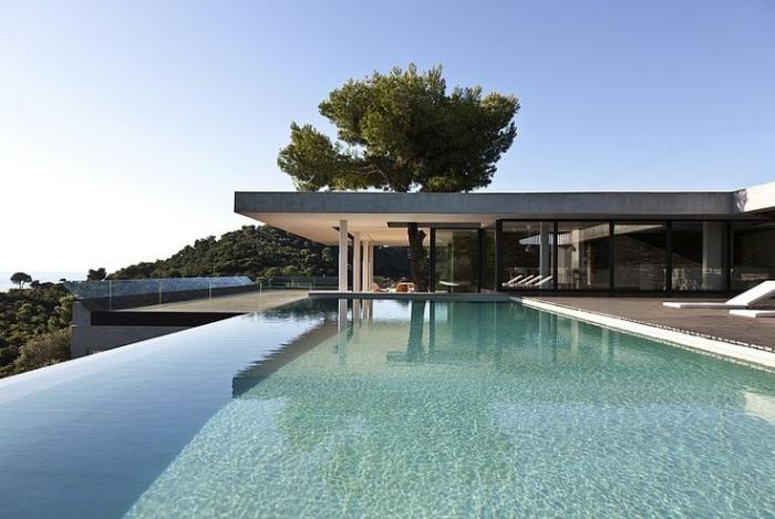 piscine-à-débordement-architecture-minimaliste
