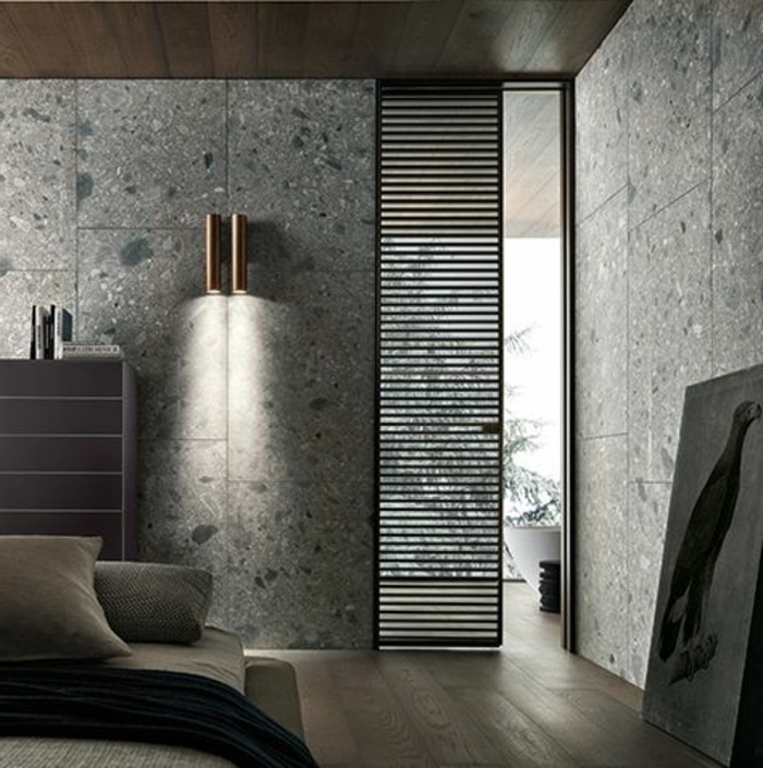 porte-persienne-en-bois-foncé-pour-le-salon-moderne-joli-intérieur-gris-dans-le-salon
