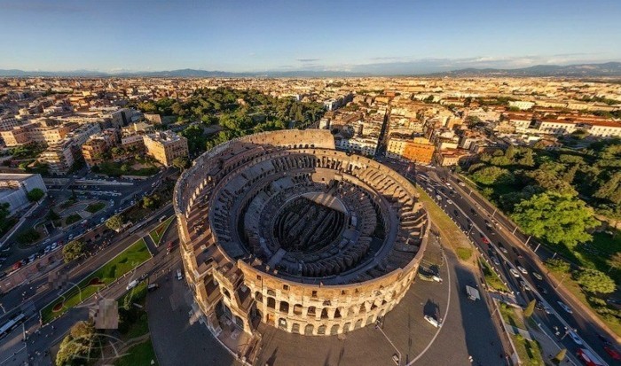 rome-coliseum-les-plus-belles-villes-d-italie-à-visiter-resized