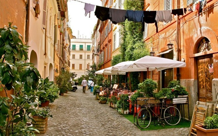 rome-les-petites-rues-beauté-se-promener-à-rome-resized