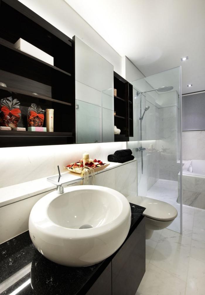 salle-de-bain-de-reve-spacieuse-idée-déco-en-noir-et-blanc
