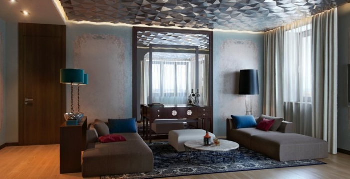 salon-bien-aménagé-double-rideaux-design-tapis-bleu