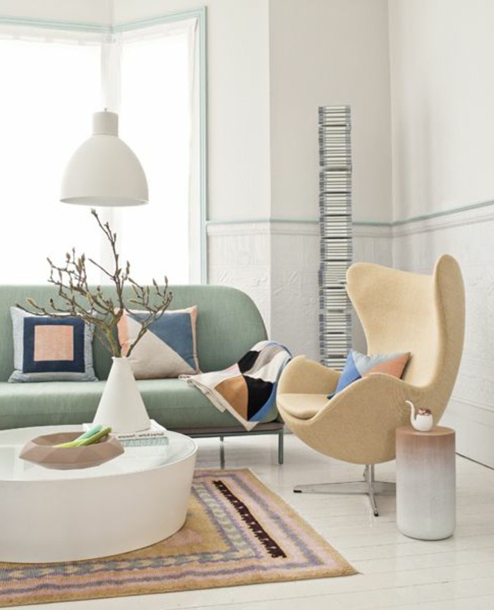 0-fauteuil-relax-conforama-beige-dans-le-salon-moderne-tapis-coloré-canape-bleu-clair