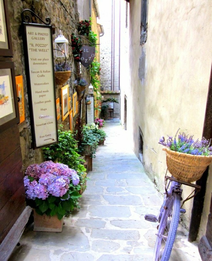 2-les-rues-italiennes-séjour-en-toscane-villas-toscane-fleurs-sur-les-rues-en-italie