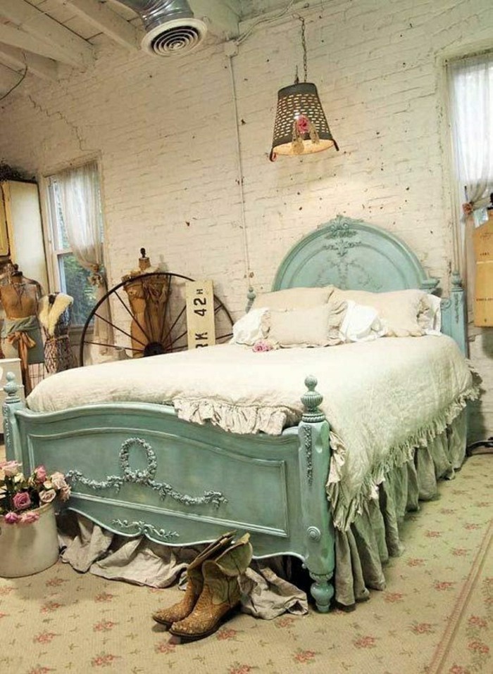 2-meubles-shabby-chic-patiner-un-meuble-shabby-chic-idee-pour-la-chambre-a-coucher