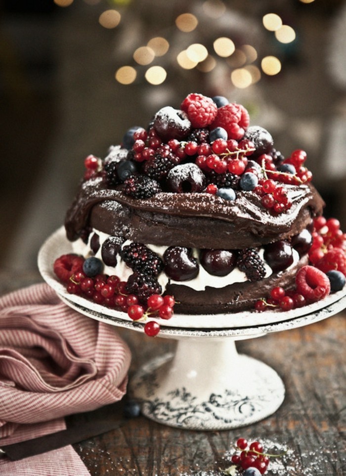 Adorable-image-de-gâteau-photo-gateau-photo-de-gateau-au-chocolat-et-fruits-de-foret