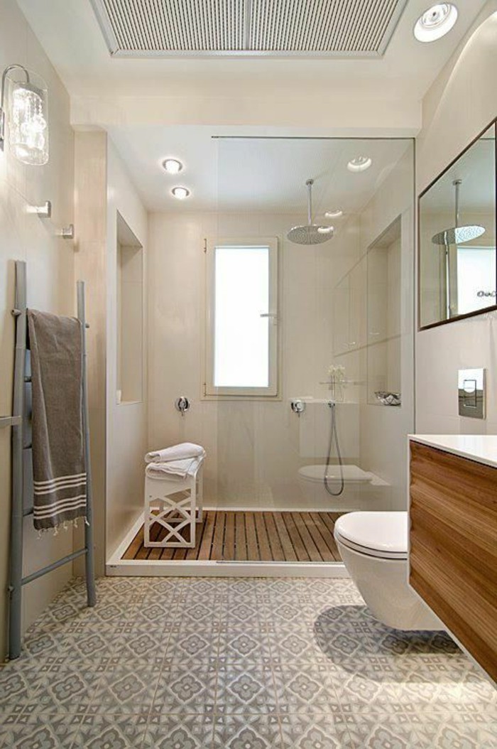 aménagement-salle-de-bain-couleur-taupe-beige-carrelage-beige-meubles-wc
