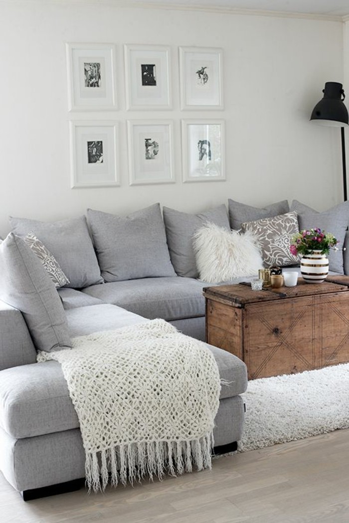 canapé-gris-chiné-canapé-d-angle-gris-tapis-blanc-pour-le-salon-moderne-table-en-bois