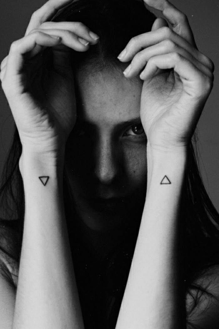 cool-tattoo-triangle-symboles-tatouages-origami-tattoo-triangle