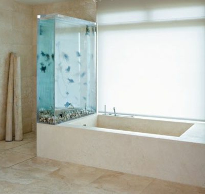 decoration-aquarium-pas-cher-salle-de-bain-avec-mur-aquarium-transparent