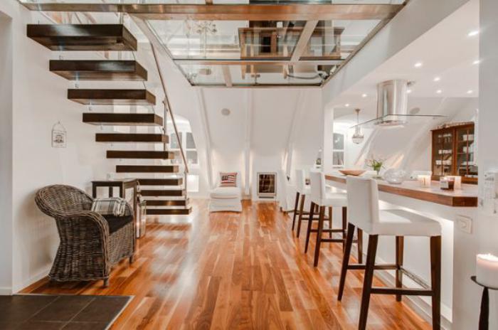 escalier-suspendu-design-en-bois-intérieur-charmant-bois-et-blanc