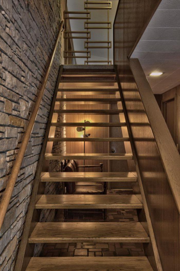 escalier-suspendu-intérieur-rustique
