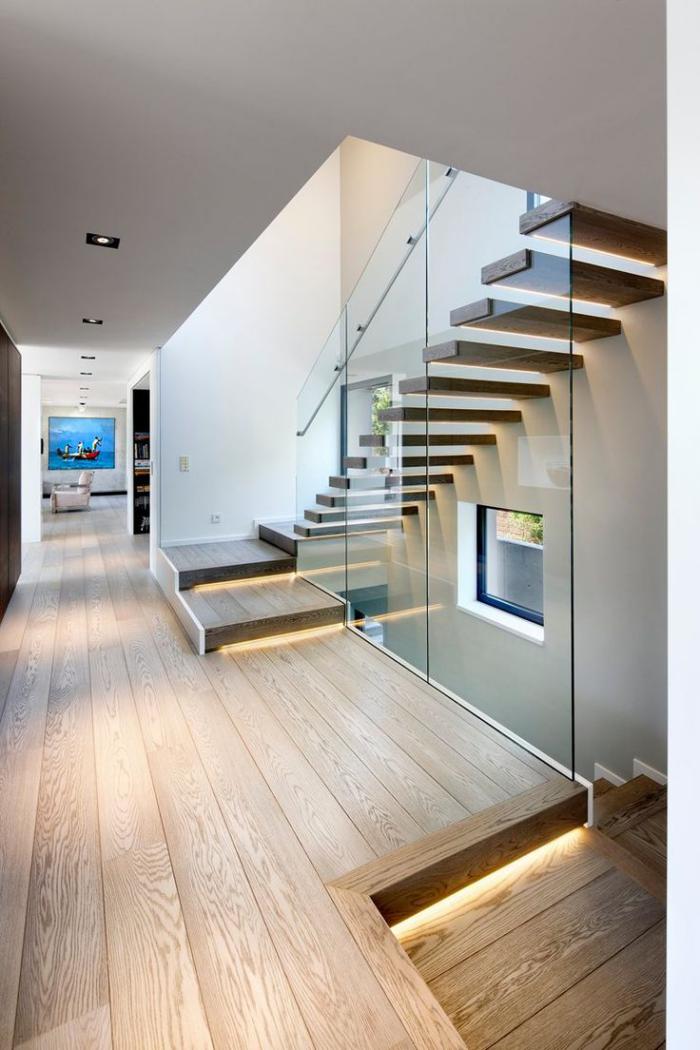escalier-suspendu-maison-contemporaine-sol-planches-de-bois