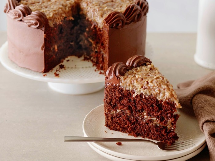 formidable-gâteau-moelleux-au-chocolat-gâteau-d-anniversaire-au-chocolat-photo