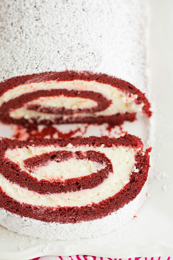 gâteau-roulé-buche-rouge-et-blanc