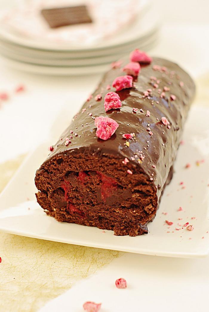 gâteau-roulé-roulé-au-chocolat-dessert-délicieux