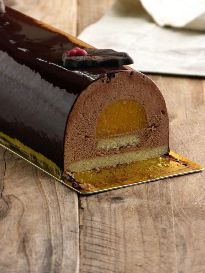 gâteau-roulé-roulé-buche-de-noel-glaçage-chocolat