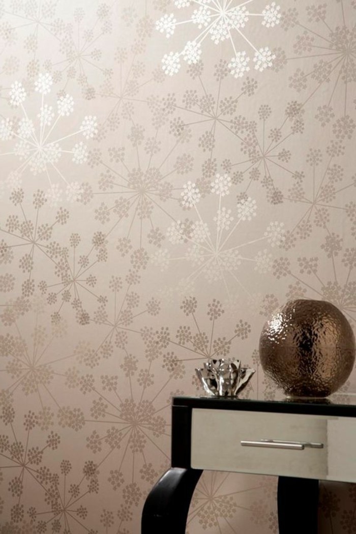 idee-deco-murale-chantemur-papier-peint-beige-decoration-chic-pour-les-murs