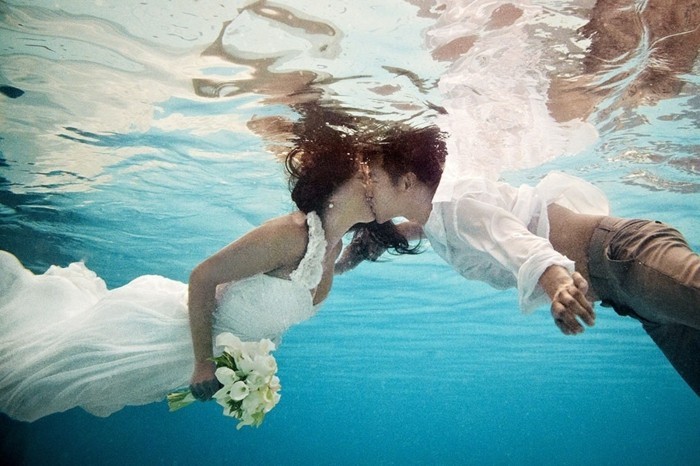 idée-photo-mariage-idée-photo-originale-belle-couple-sous-marine