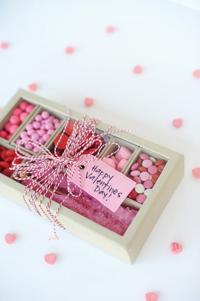 idée surprise saint valentin boîte bonbons surprise gourmande cadeau pour lui ficelle étiquette amour