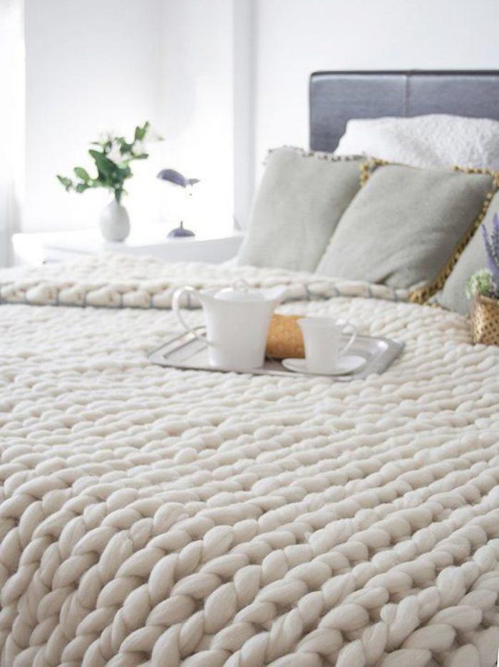 jeté-de-lit-original-tricot-blanc-des-couvre-lit-magnifiques
