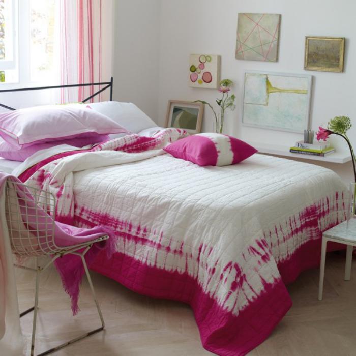 jeté-de-lit-rose-et-blanc-chambre-à-coucher-coquette