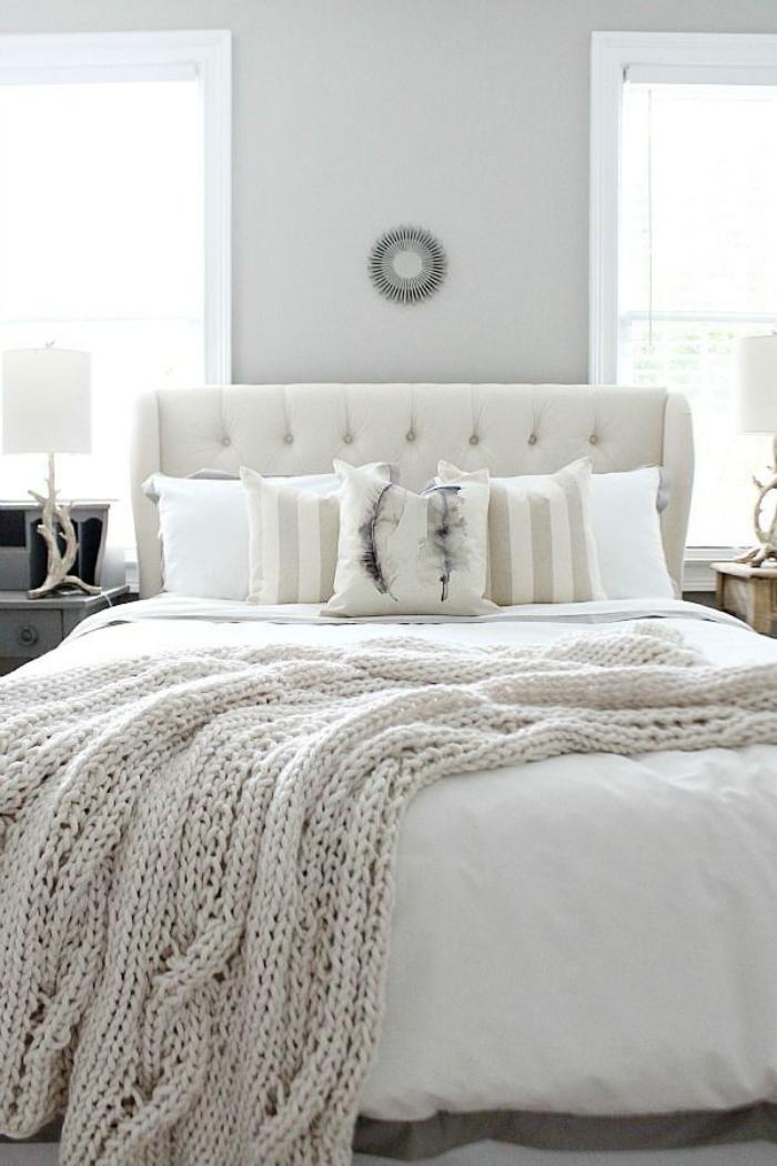 jeté-de-lit-un-couvre-lit-blanc-tricoté-à-grosse-maille