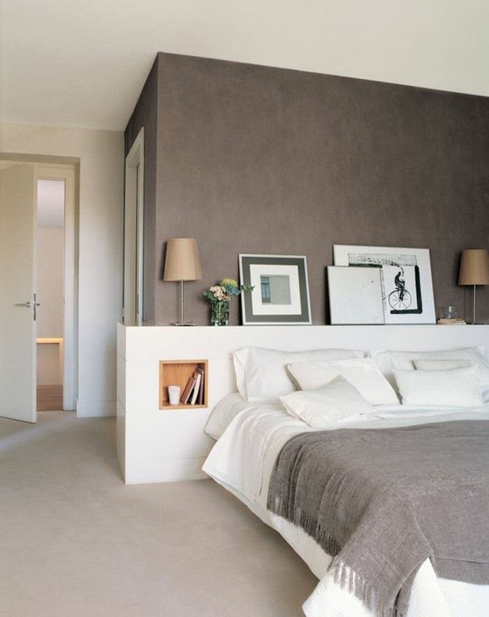 jolie-chambre-a-coucher-avec-quelle-couleur-associer-le-gris-couverture-de-lit