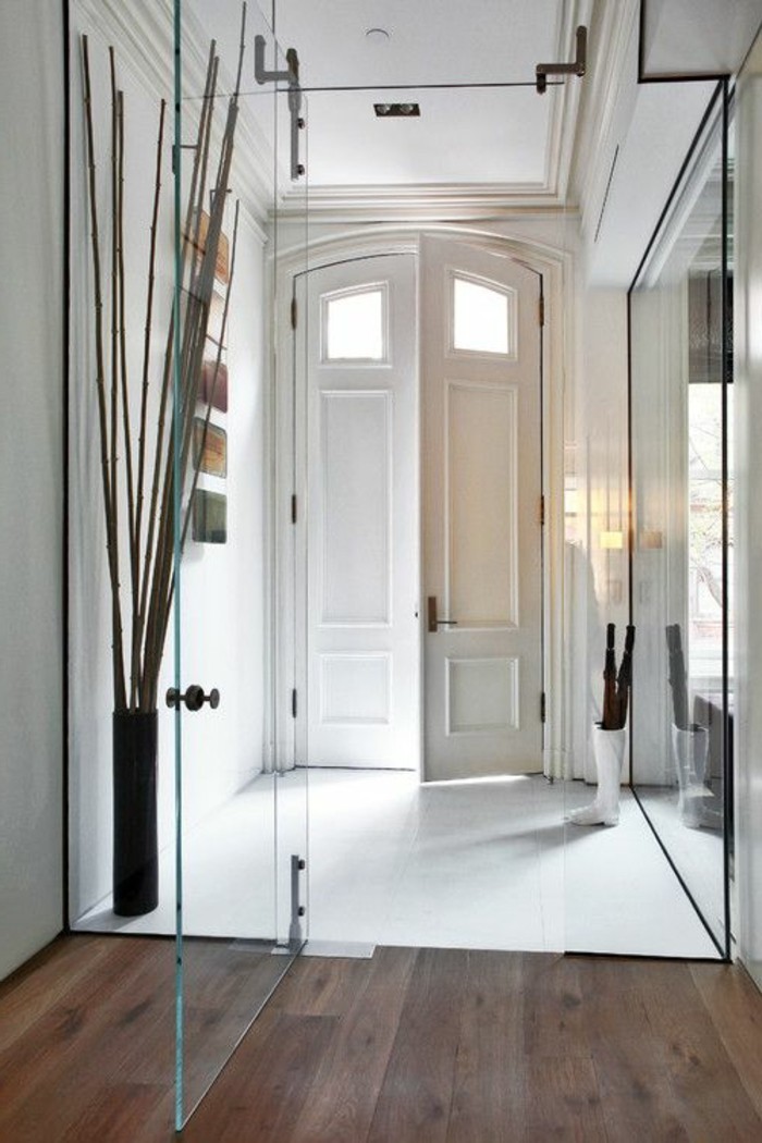 jolie-porte-d-entrée-design-porte-zilten-en-bois-de-couleur-blanc-joli-entree-retro-chic-porte-d-entrée-design